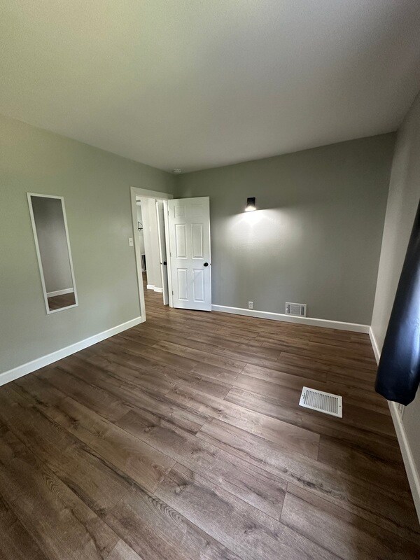 Building Photo - 1212 20th Ave SW