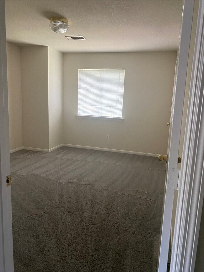 Building Photo - 42 Drifting Shadows Cir