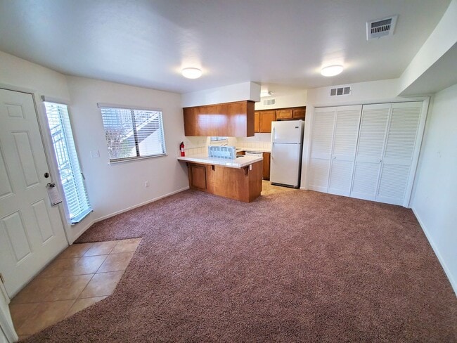 Building Photo - Great Condo for Rent!