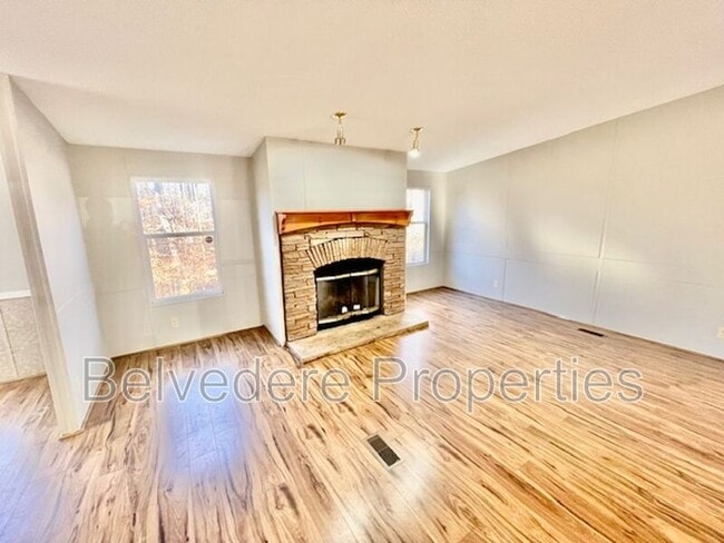 Building Photo - 237 Red Oak Dr