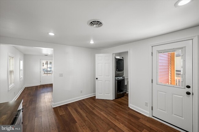 Building Photo - 117 E Monmouth St