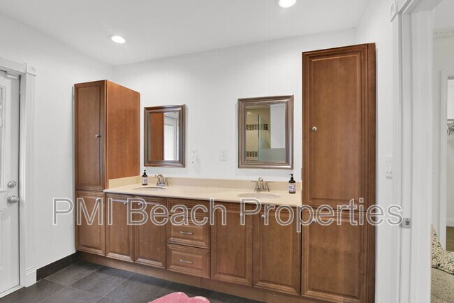 Building Photo - 13684 Exotica Ln