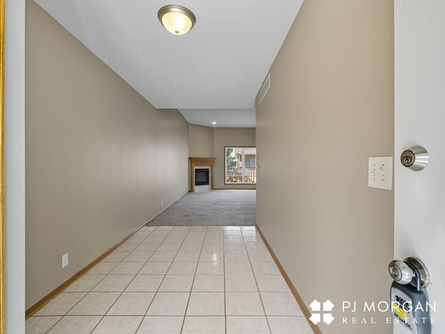 Building Photo - 3 Bedroom, 3 Bathroom - Available Immediately
