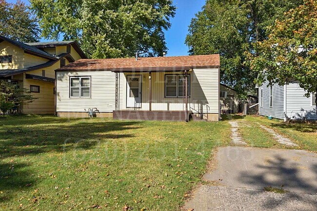 Building Photo - 2 Bedroom 1 Bath