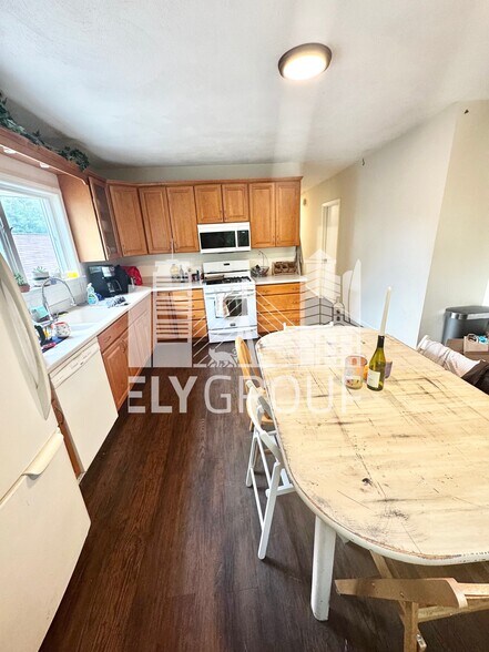 Building Photo - 14 Callender St