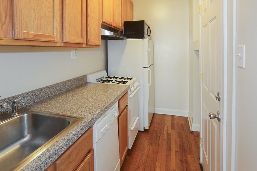 Building Photo - 1036 W Dakin St