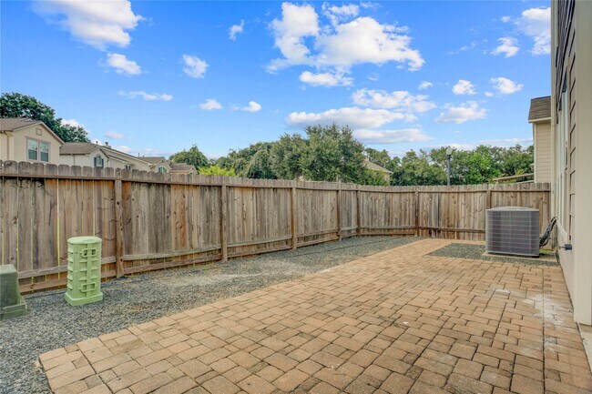 Building Photo - 10046 Hillside Bayou Dr
