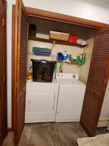 Building Photo - 225 S Webster Ave