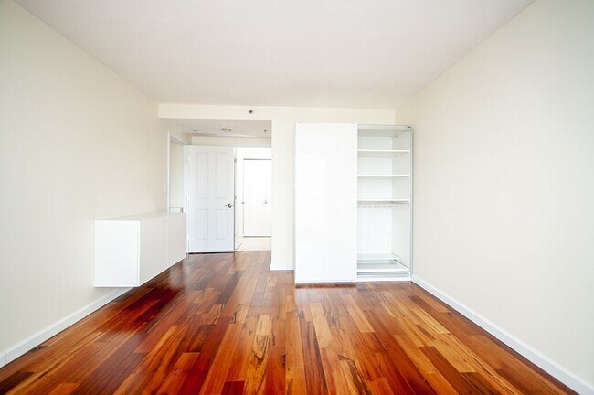 Building Photo - 10 Museum Way