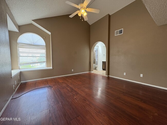 Building Photo - 11120 Loma De Color Dr