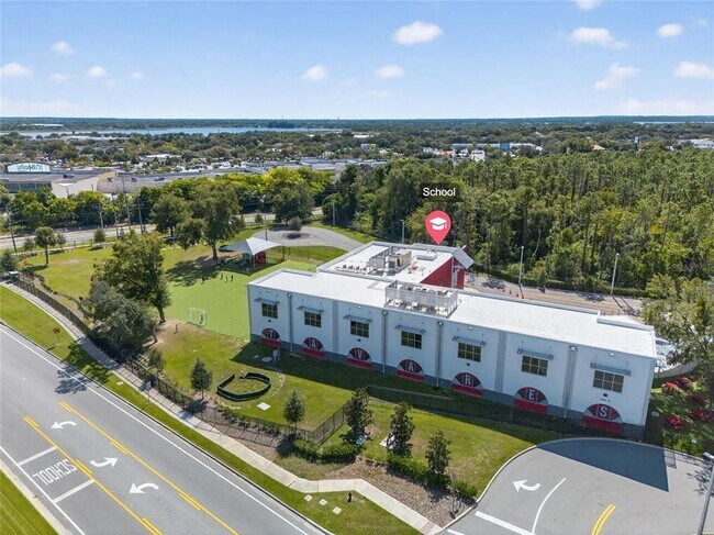 Building Photo - 2597 Shamrock St