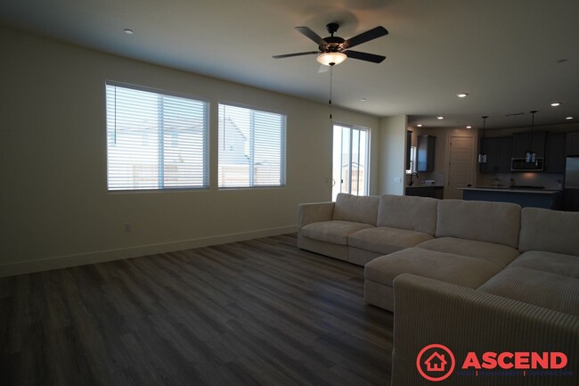 Building Photo - Lovely Home Near Frontier Highschool!