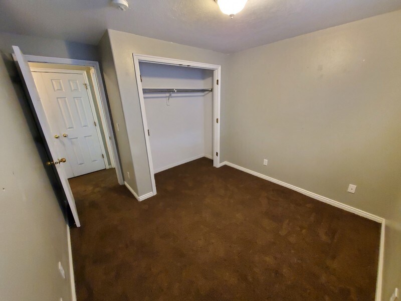 Building Photo - 342 600 W