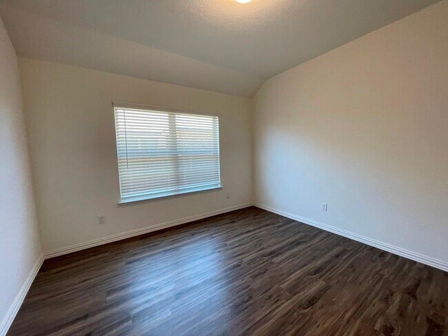 Building Photo - 205 Baralo St