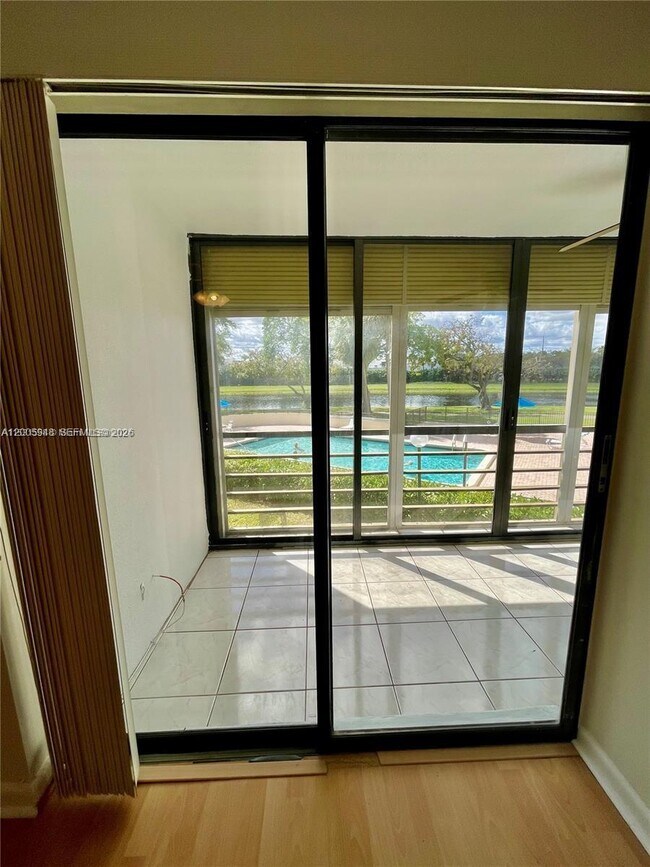 Building Photo - 2320 S Cypress Bend Dr