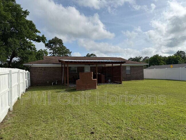 Building Photo - 738 Carondelay Dr