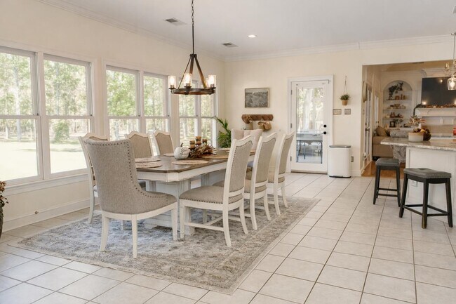 Building Photo - 565 Schaeffer Loop