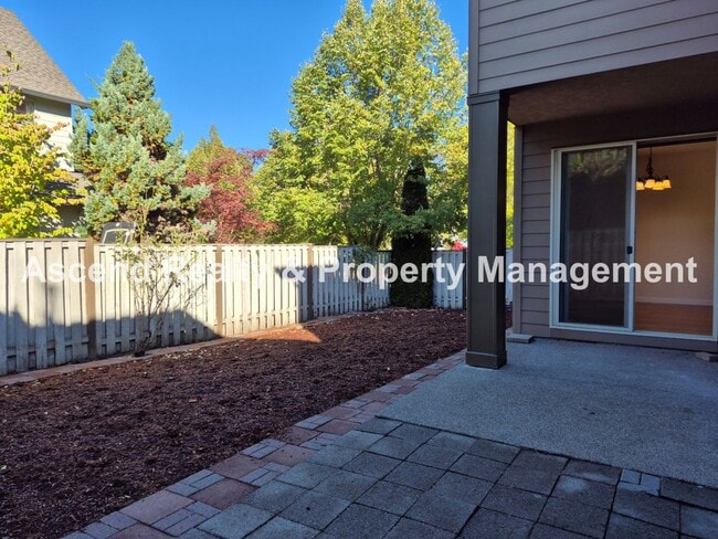 Building Photo - Lower Price! Available Immediately Minutes to Orenco 4 Bed & Office with Full Bath on Main 1 Smal...