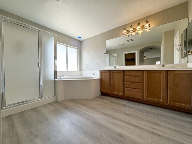Building Photo - Vaulted Ceiling Home, Gated Community w/ P...