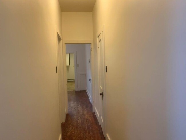 Building Photo - 1st Floor 1 Story 1 Bedroom 1 Bathroom Apa...