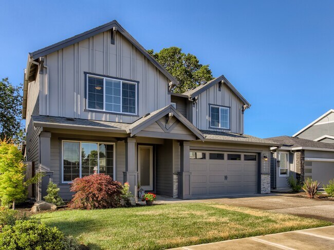 Building Photo - 4940 SE Oakhurst St