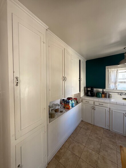 Building Photo - 731 Cochran Ave