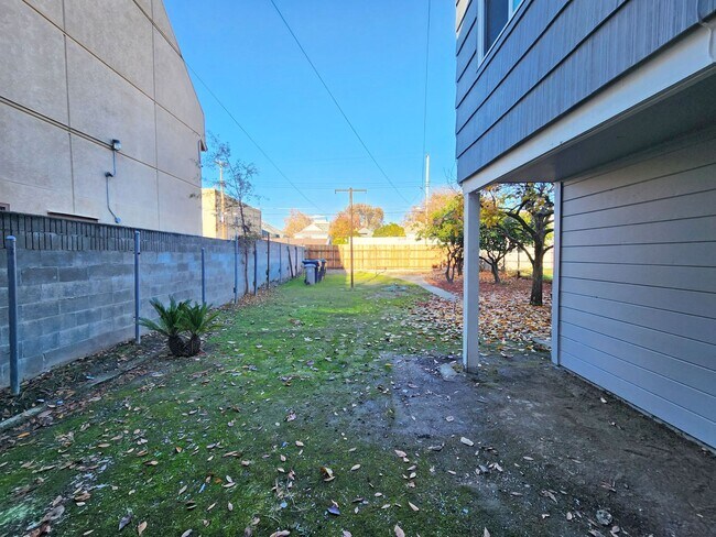 Building Photo - 811 V St