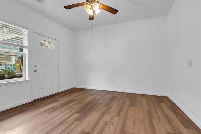Building Photo - 3925 Woodleigh St