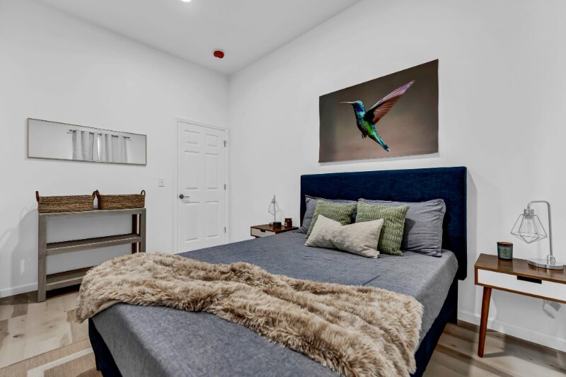 Building Photo - 574 Niagara St