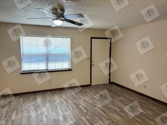 Building Photo - 5682 Crestwood Dr