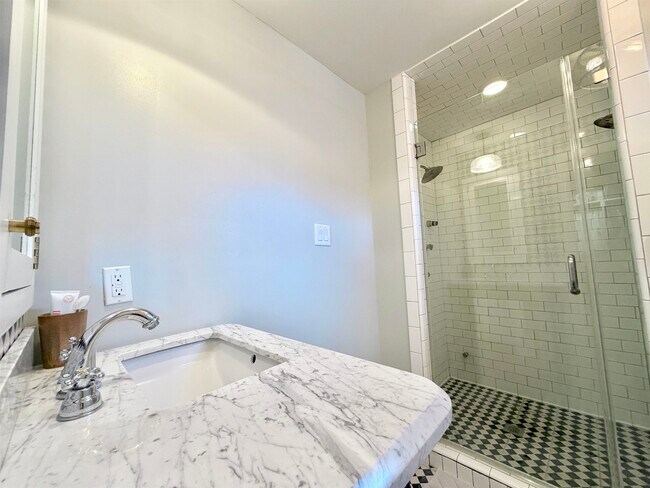 Building Photo - 205 McPherson Dr