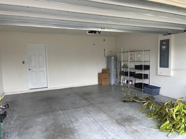 Building Photo - 690 Hadley Pl E