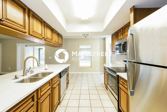 Building Photo - 4 Bedroom Pet-Friendly Home in Valrico, FL with Main Street Renewal