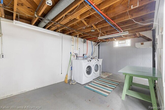 Building Photo - 1023 Amelia St