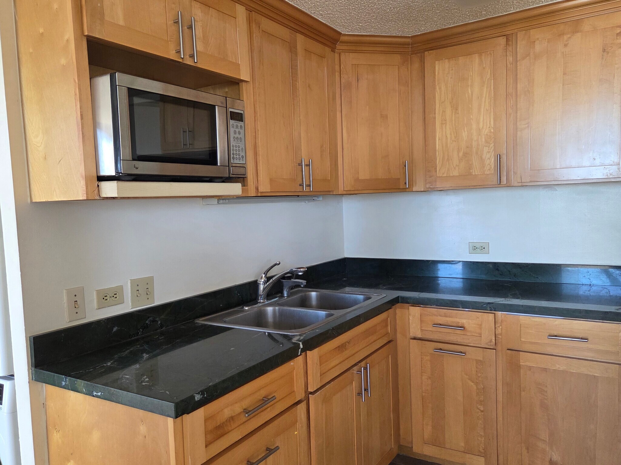 Upgraded Kitchen - 98-288 Kaonohi St