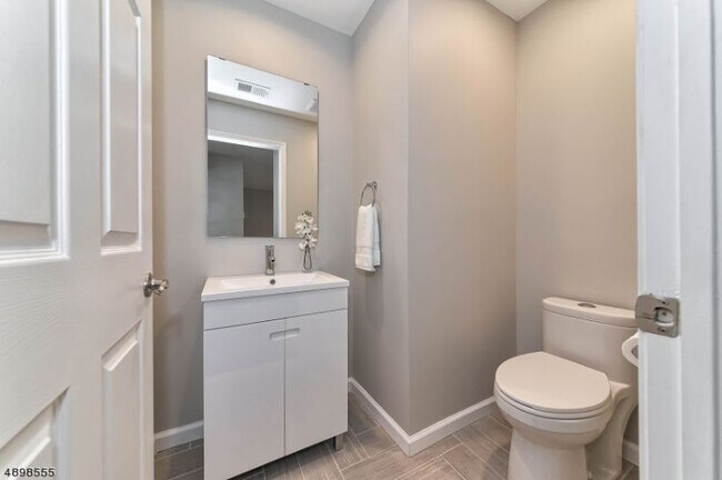 Building Photo - 44 Greenbrook Dr