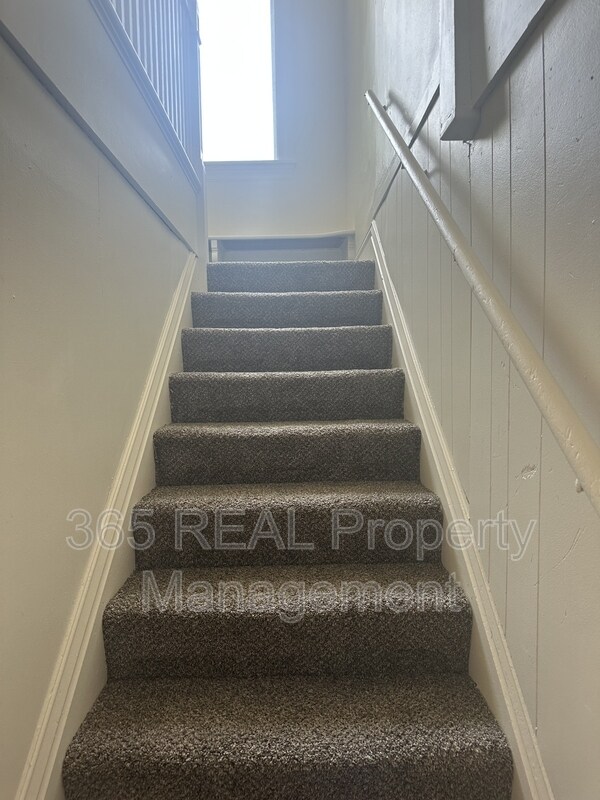 Building Photo - 1227 12th Ave