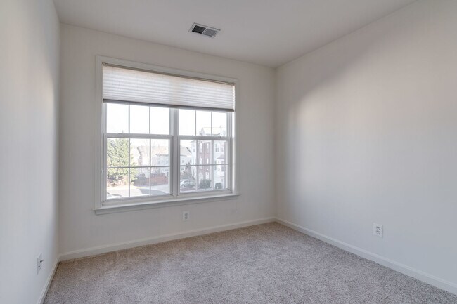 Building Photo - 6327 Dunn Ct