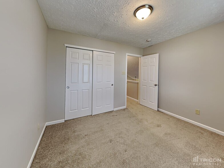 Building Photo - 4452 Redcliff N Ln