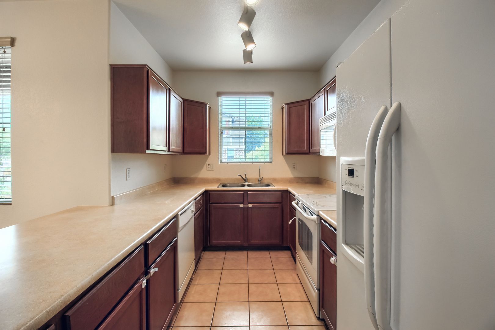 Building Photo - 3770 E Kristal Way