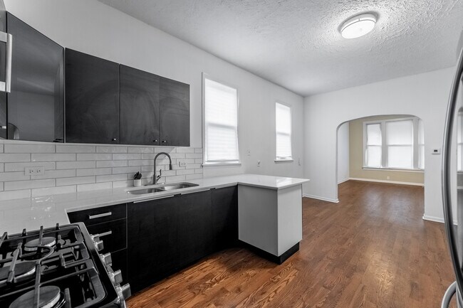 Building Photo - 8506 S Mackinaw Ave