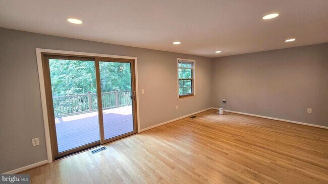 Building Photo - 5987 Clerkenwell Ct