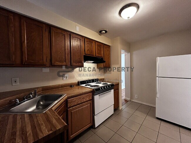 Building Photo - 10205 Cabot Dr