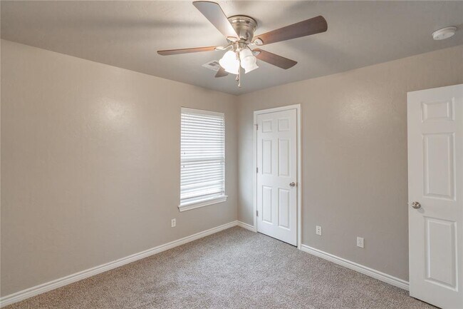 Building Photo - 8016 Breezewood Dr