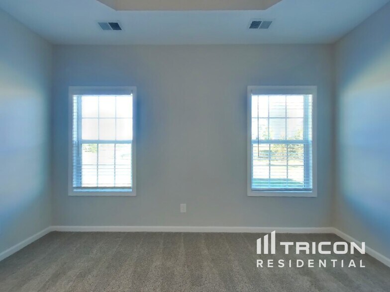 Building Photo - 746 W Coker Way