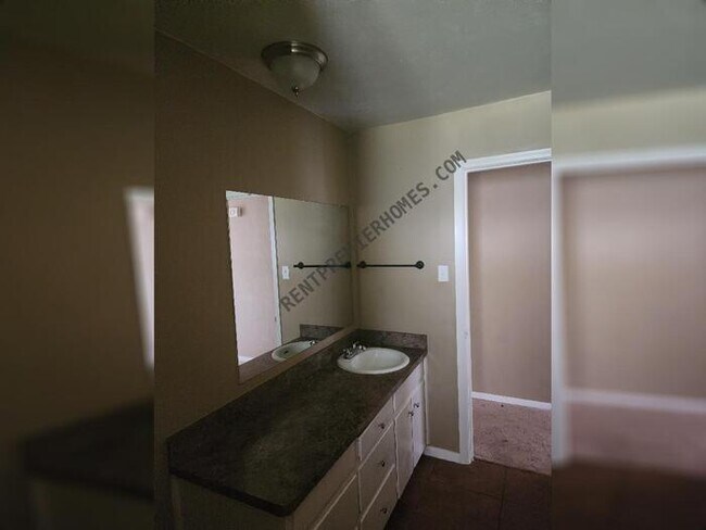 Building Photo - 7448 Van Natta Ln