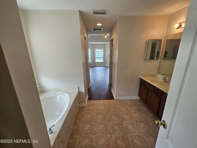 Building Photo - 11212 Belmont Oaks Dr