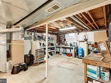 Building Photo - Meticulously maintained 2 bed 2 bath home