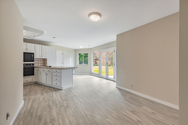 Building Photo - Awesome Quiet Cul-de-sac in Menlo Park