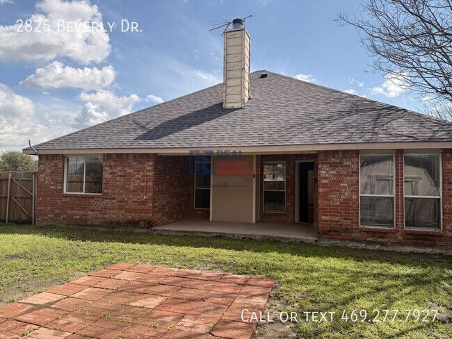 Building Photo - 2825 Beverly Dr